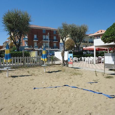 Hotel L&V Rimini Kültér fotó