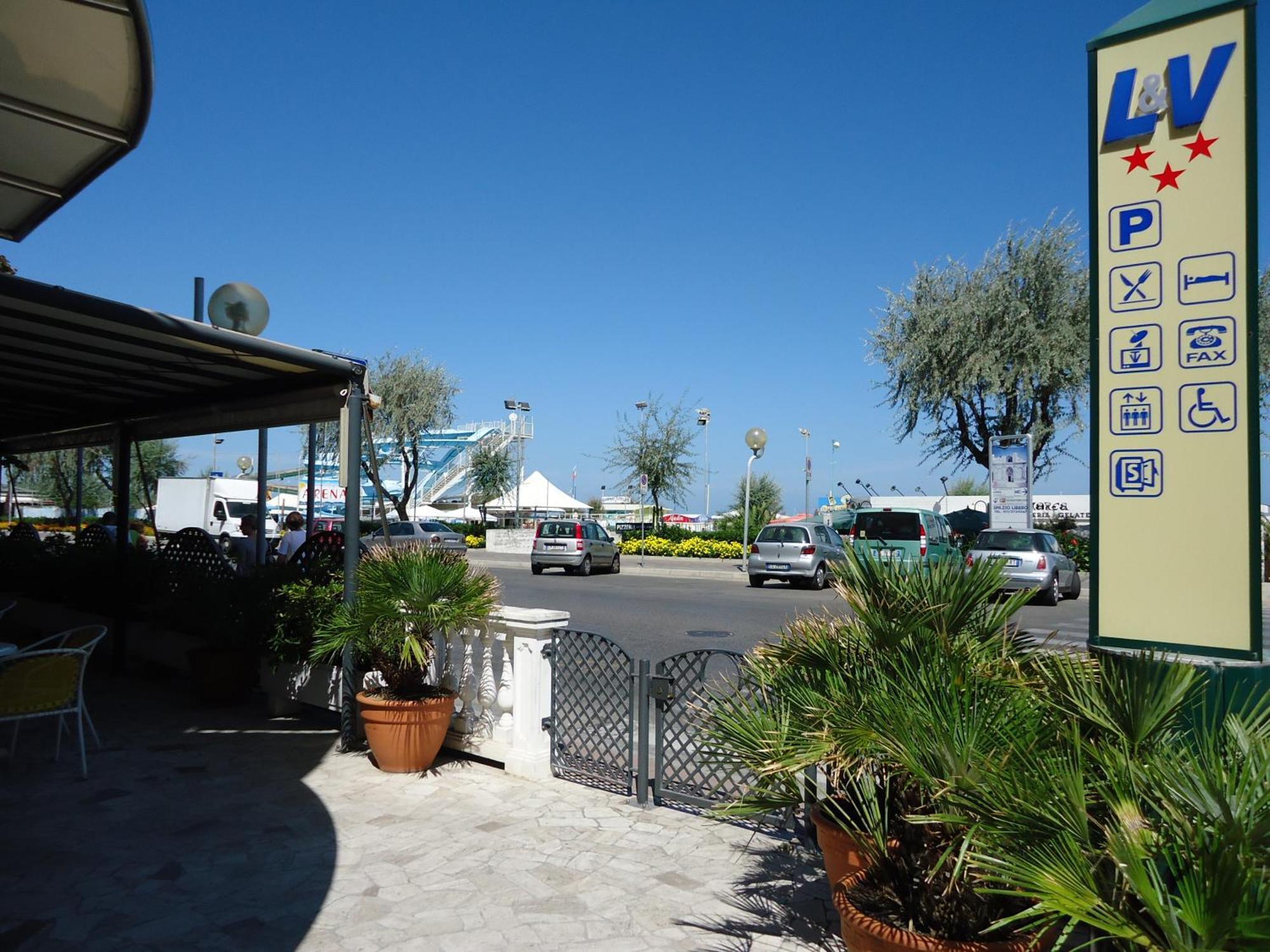 Hotel L&V Rimini Kültér fotó